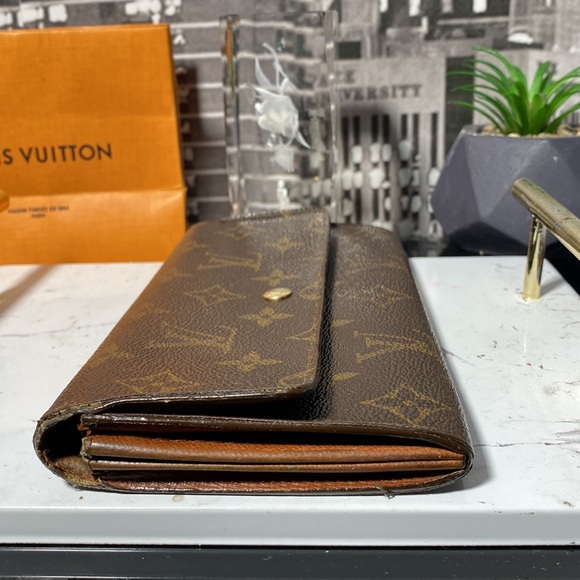 Authentic Louis Vuitton Monogram Sarah Wallet - Picture 9 of 15